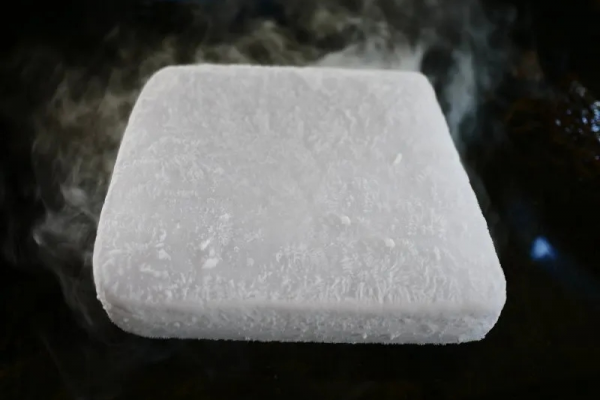 買(mǎi)棒冰里面的放的干冰怎么處理